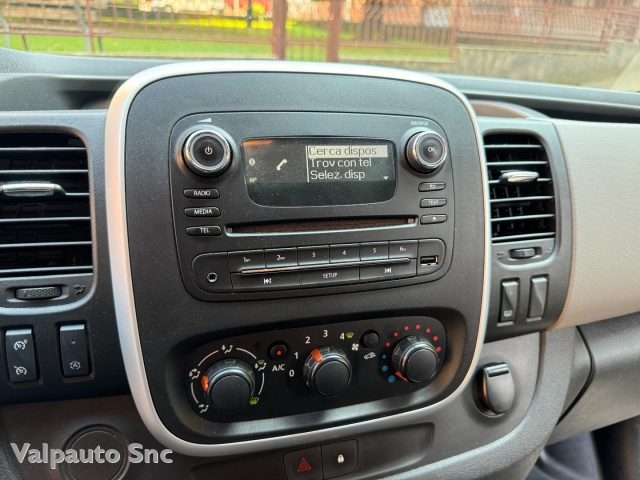 RENAULT Trafic usata, con Hill holder
