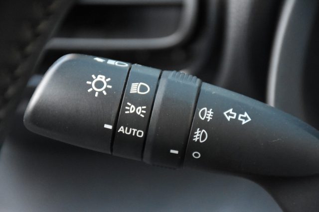 TOYOTA Yaris usata, con Luci diurne LED