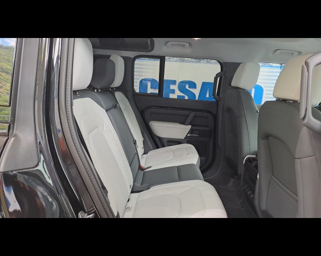 LAND ROVER Defender usata 28