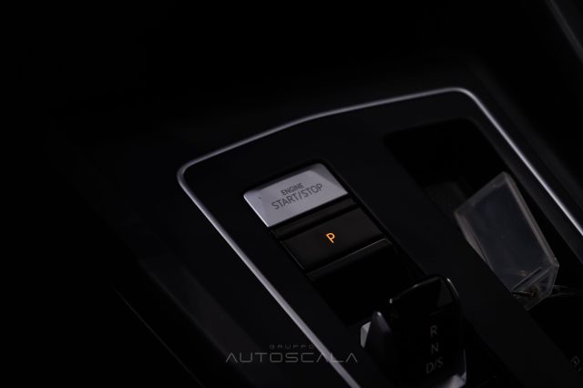 VOLKSWAGEN Golf usata, con Luci diurne LED
