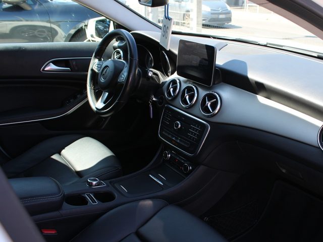 MERCEDES-BENZ GLA 200 usata, con Fari Xenon