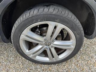 VOLKSWAGEN Touareg usata, con Autoradio