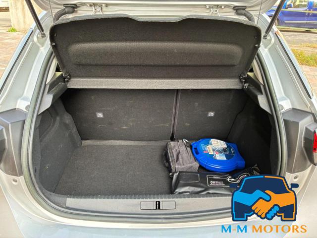 OPEL Corsa usata, con USB