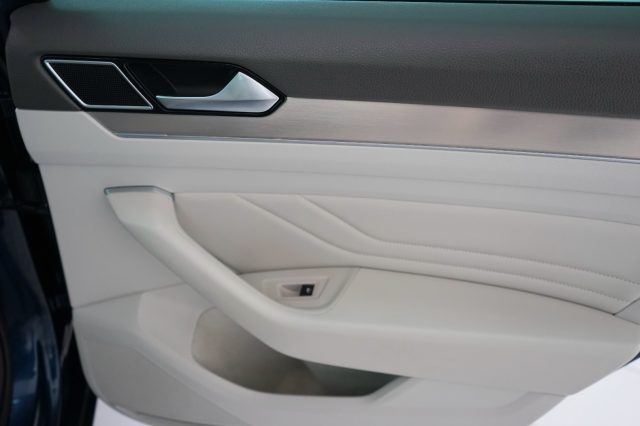 VOLKSWAGEN Passat Variant usata, con Monitoraggio pressione pneumatici