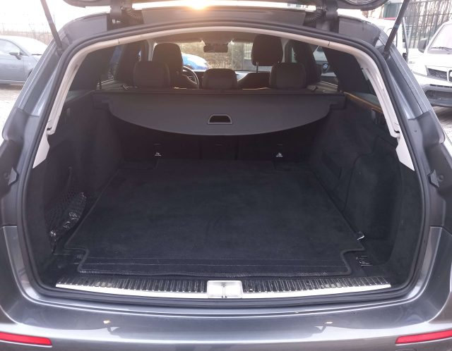 MERCEDES-BENZ E 200 usata, con Autoradio