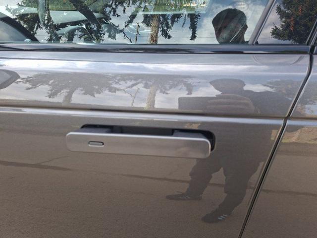 LAND ROVER Range Rover Velar usata, con Autoradio digitale