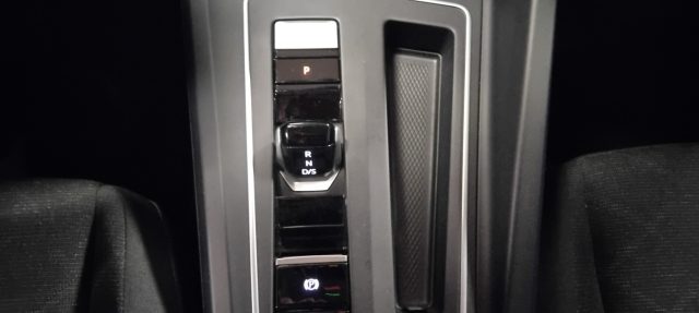 VOLKSWAGEN Golf usata, con Autoradio digitale