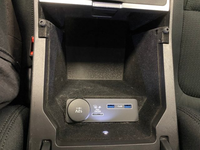 JAGUAR E-Pace usata, con Specchietti laterali elettrici