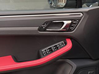 PORSCHE Macan usata, con Touch screen