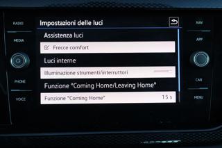 VOLKSWAGEN Taigo usata, con Hill holder