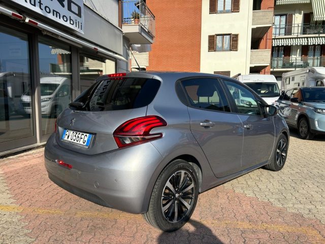 PEUGEOT 208 usata, con Autoradio