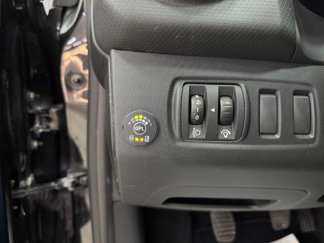 RENAULT Clio usata, con Specchietti laterali elettrici