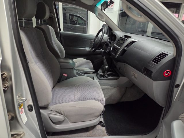 TOYOTA Hilux usata, con USB