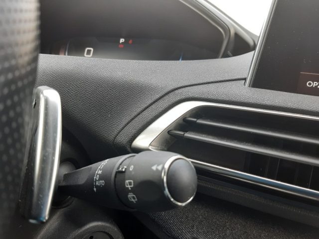 PEUGEOT 3008 usata, con USB