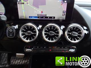 MERCEDES-BENZ GLA 200 usata, con Autoradio digitale