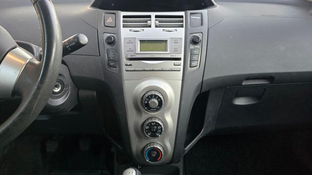 TOYOTA Yaris usata 18