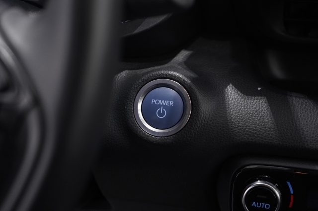TOYOTA Yaris usata, con Touch screen