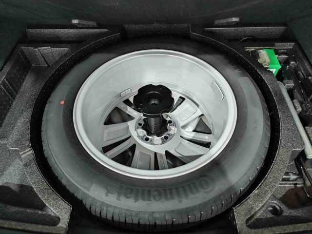 SKODA Karoq usata, con Sedile posteriore sdoppiato