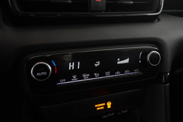 TOYOTA Yaris usata 11