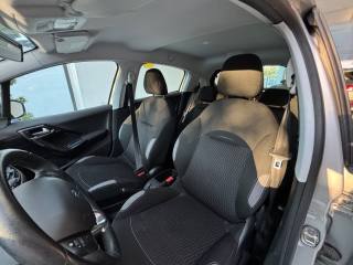 PEUGEOT 208 usata, con MP3
