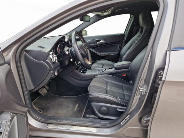 MERCEDES-BENZ GLA 200 usata, con Bracciolo