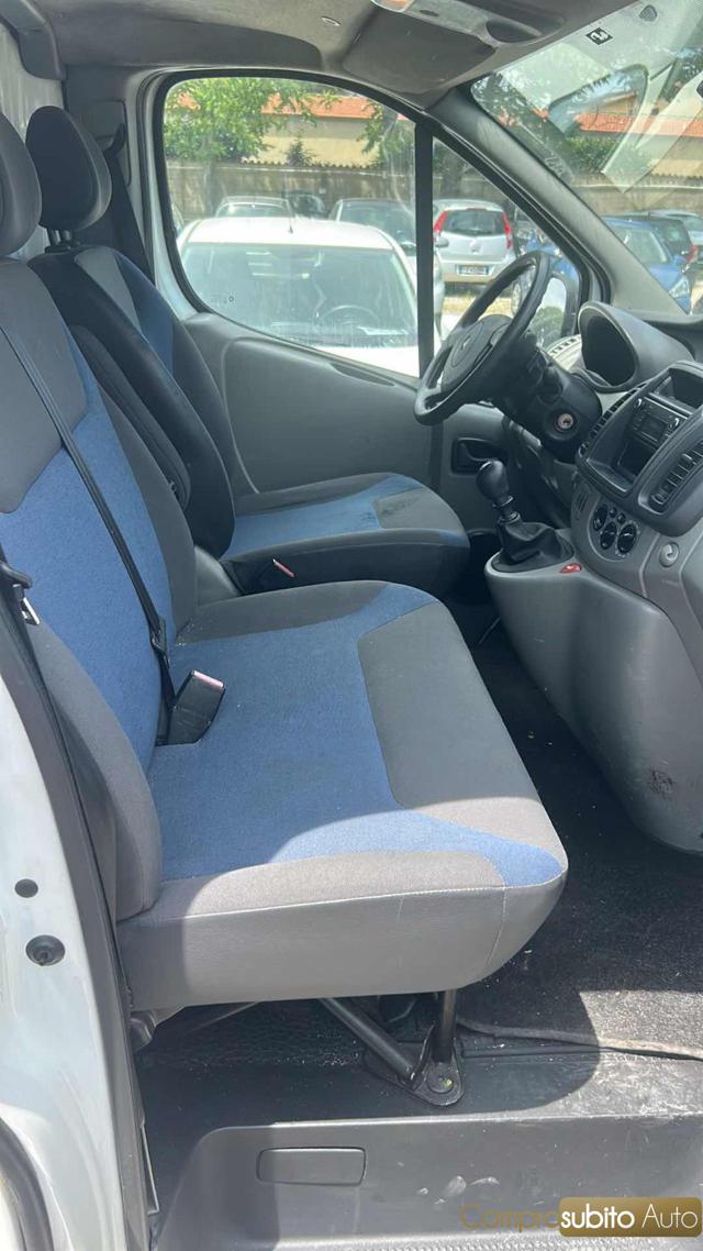 RENAULT Trafic usata 9