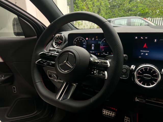 MERCEDES-BENZ GLA 180 usata, con Lettore CD