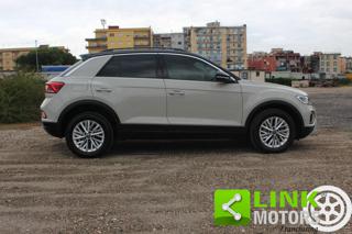VOLKSWAGEN T-Roc usata, con Autoradio