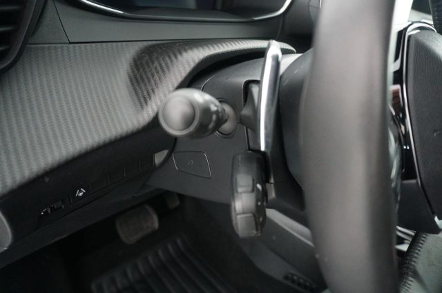 PEUGEOT 2008 usata, con Sedile posteriore sdoppiato