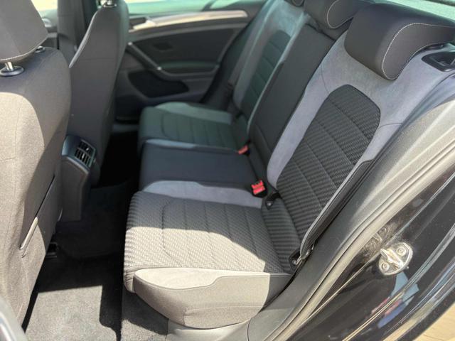 VOLKSWAGEN Golf usata, con Airbag testa