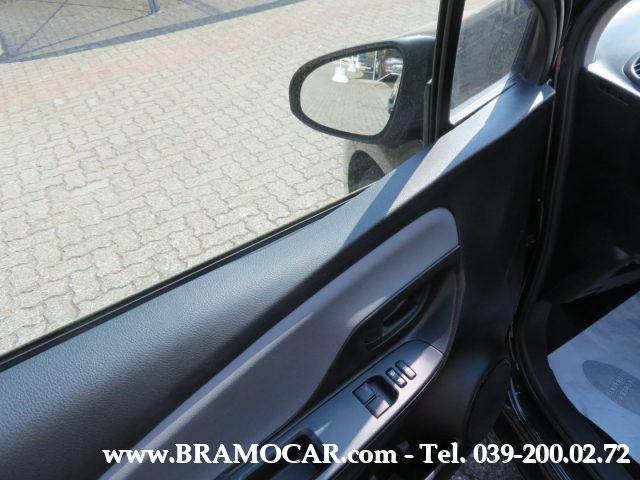 TOYOTA Yaris usata, con Controllo automatico clima