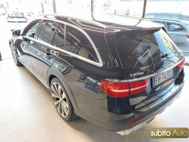 MERCEDES-BENZ E 220 usata, con Climatizzatore