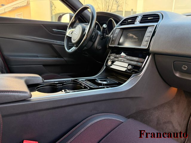 JAGUAR XE usata, con Boardcomputer