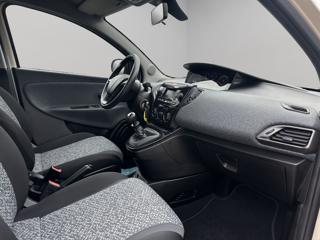 LANCIA Ypsilon usata, con USB