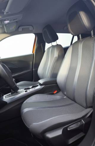 PEUGEOT 2008 usata, con Controllo automatico clima