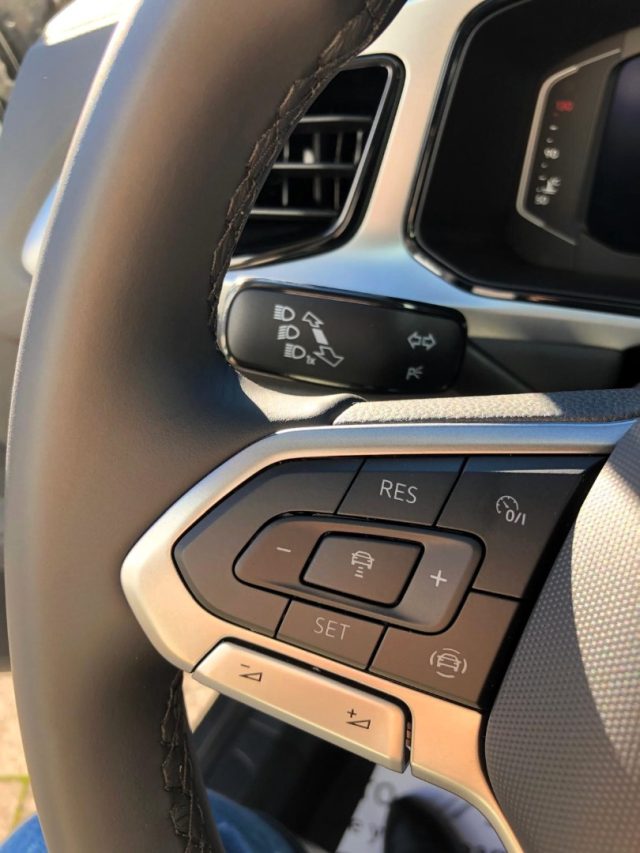 VOLKSWAGEN T-Roc usata, con Volante in pelle
