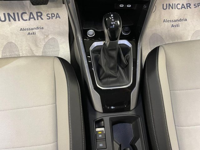 VOLKSWAGEN T-Roc usata, con Leve al volante