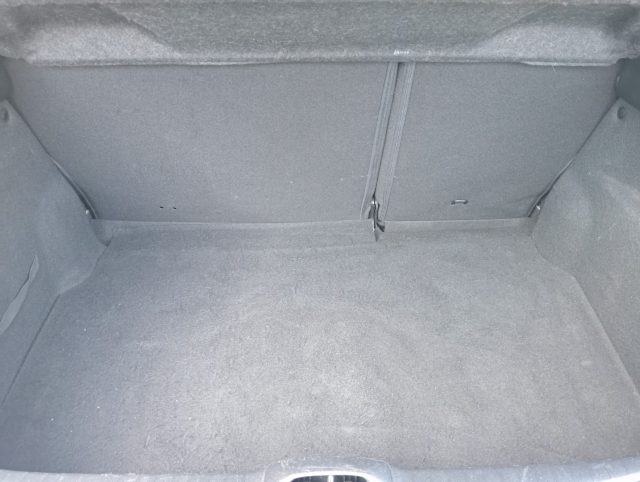 PEUGEOT 208 usata, con USB