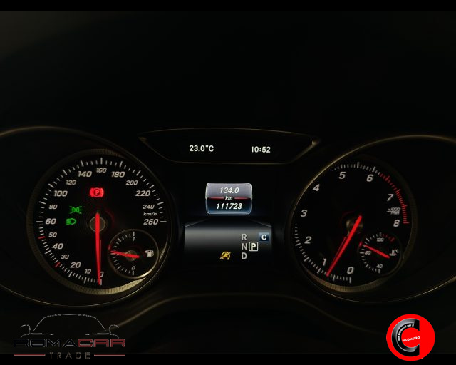 MERCEDES-BENZ GLA 180 usata, con Sedile posteriore sdoppiato