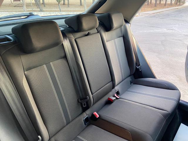 VOLKSWAGEN T-Roc usata, con USB