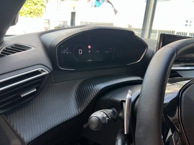 PEUGEOT 2008 usata, con Sensori di parcheggio posteriori