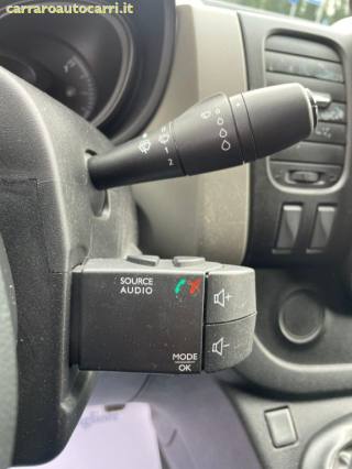 NISSAN NV300 usata, con USB