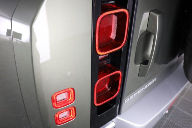 LAND ROVER Defender usata 14