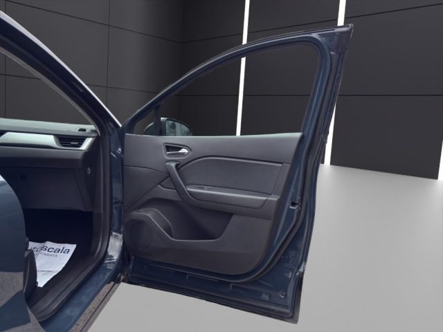 RENAULT Captur usata, con Bracciolo