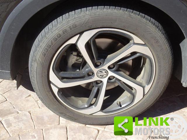 MG HS usata, con Fendinebbia