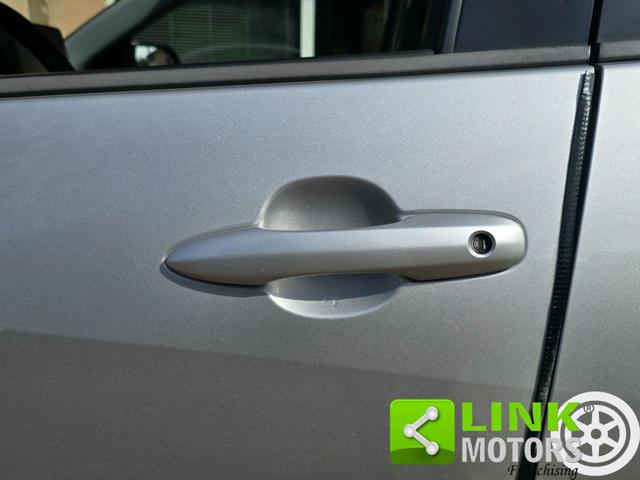 TOYOTA Yaris usata, con Isofix