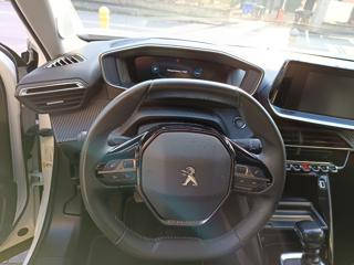 PEUGEOT 2008 usata, con Touch screen