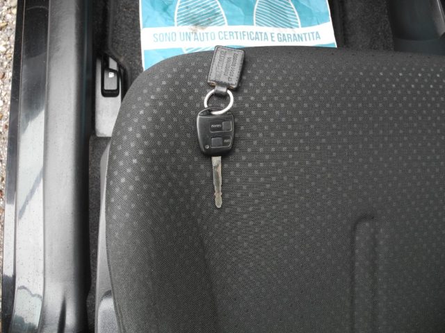 TOYOTA Yaris usata 28