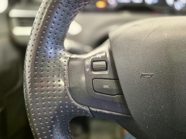 PEUGEOT 208 usata, con Park Distance Control