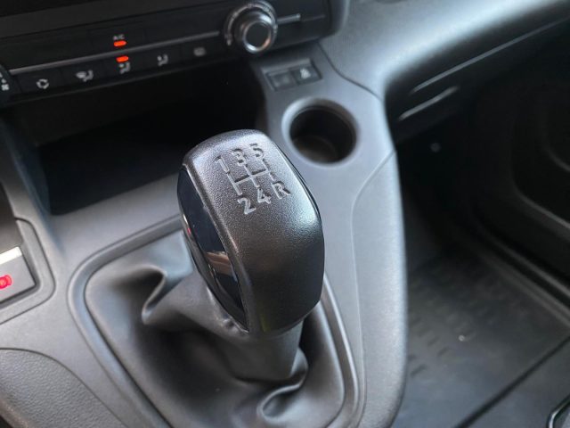 PEUGEOT Partner usata, con Sensori di parcheggio posteriori